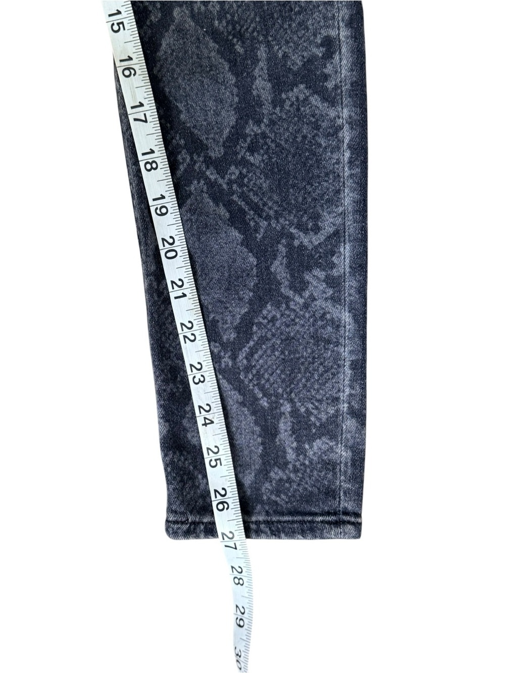 Rag & Bone Grey Snake Print Skinny Jeans Size 26 Made USA - Picture 8 of 12